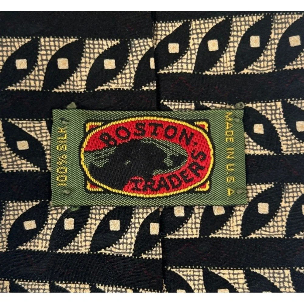 Boston Traders Men's Silk Necktie Black Beige Geometric Pattern Made in USA 58x4